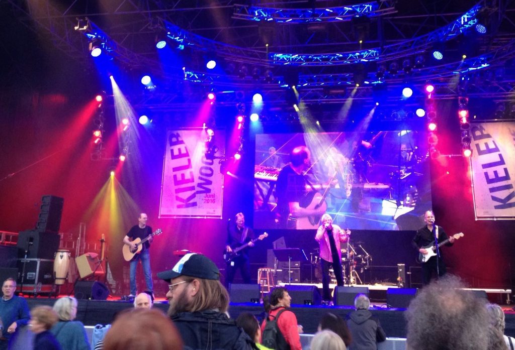 The Beat Goes On in der Kieler Woche Joes Garage Kiel